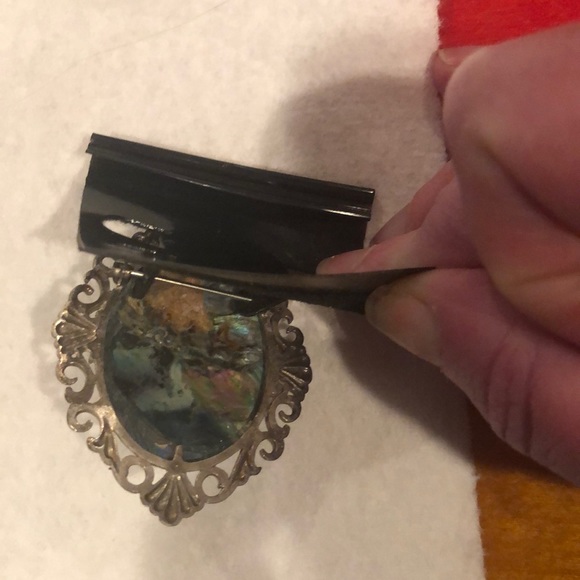 Two pin set- mother of pearl & natural abalone - Picture 4 of 5